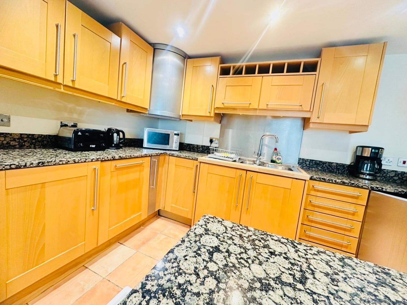 Modern 2Bed 2Bath Apartment Canary Wharf - Upto 5 Person Londra Exterior foto