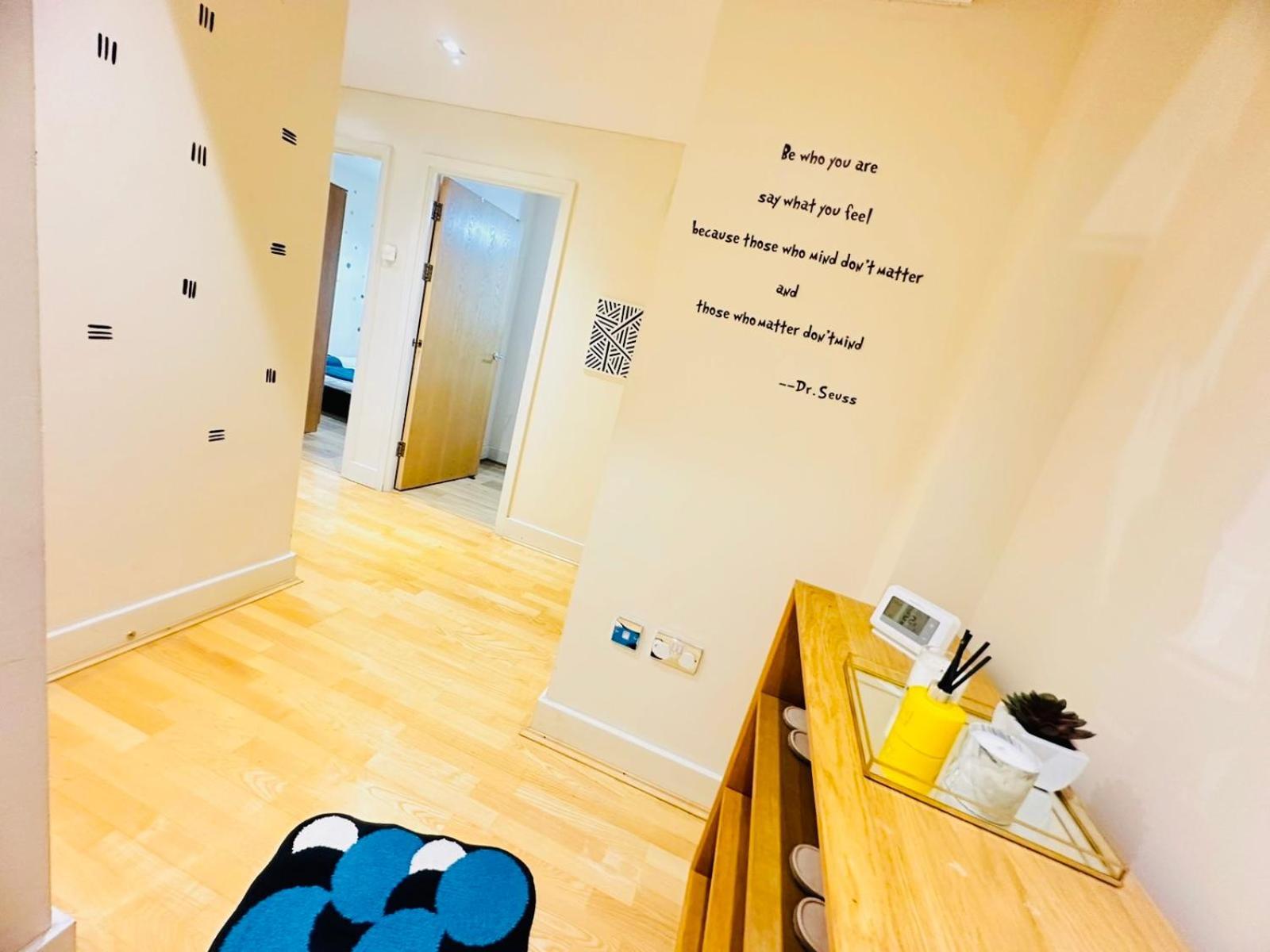 Modern 2Bed 2Bath Apartment Canary Wharf - Upto 5 Person Londra Exterior foto