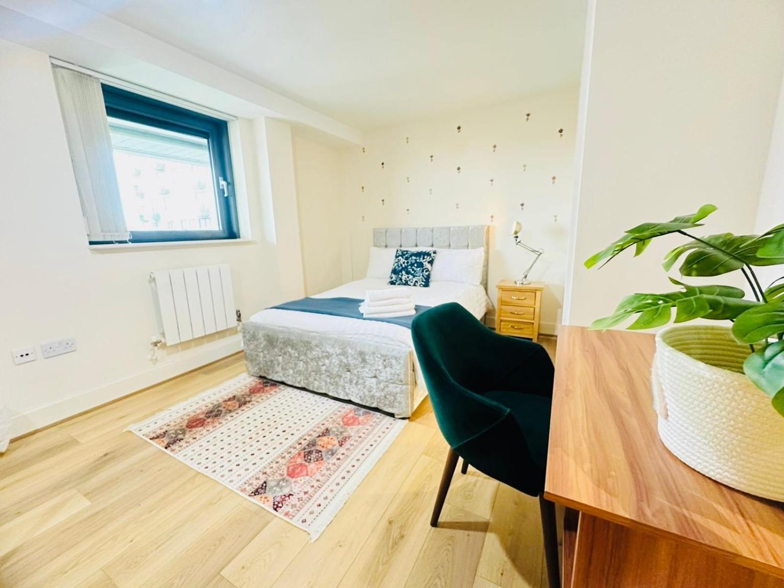 Modern 2Bed 2Bath Apartment Canary Wharf - Upto 5 Person Londra Exterior foto