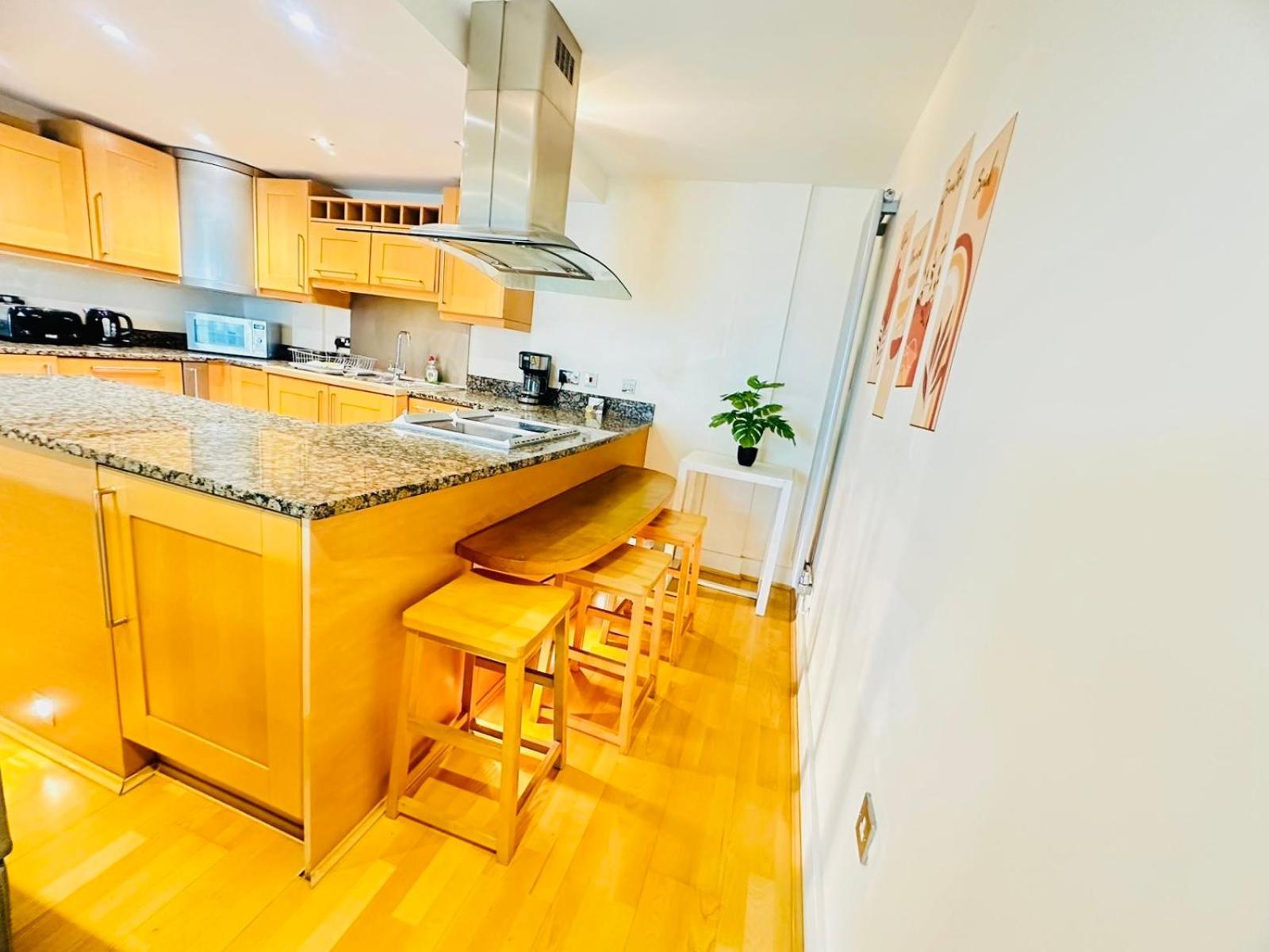 Modern 2Bed 2Bath Apartment Canary Wharf - Upto 5 Person Londra Exterior foto
