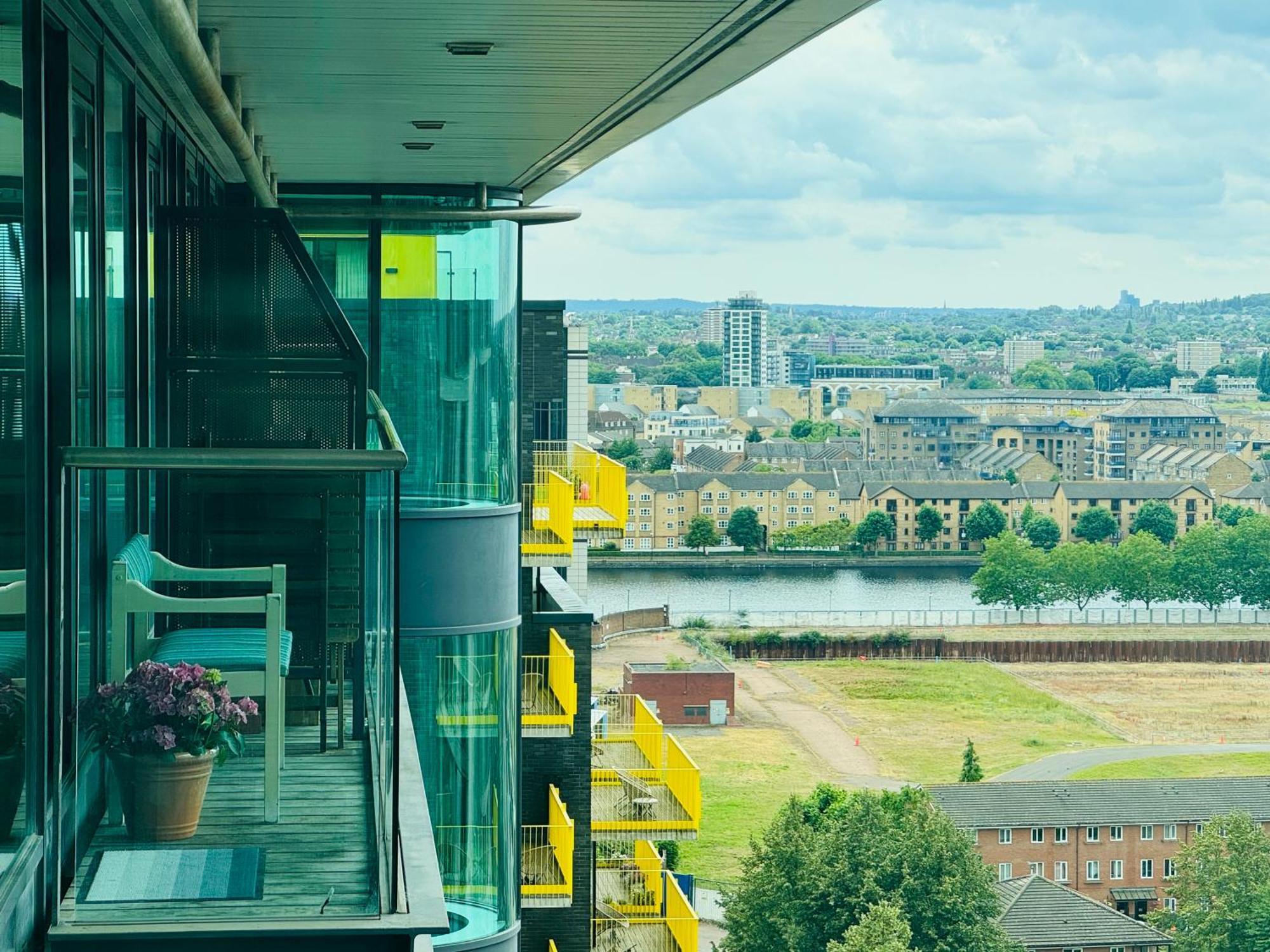 Modern 2Bed 2Bath Apartment Canary Wharf - Upto 5 Person Londra Exterior foto