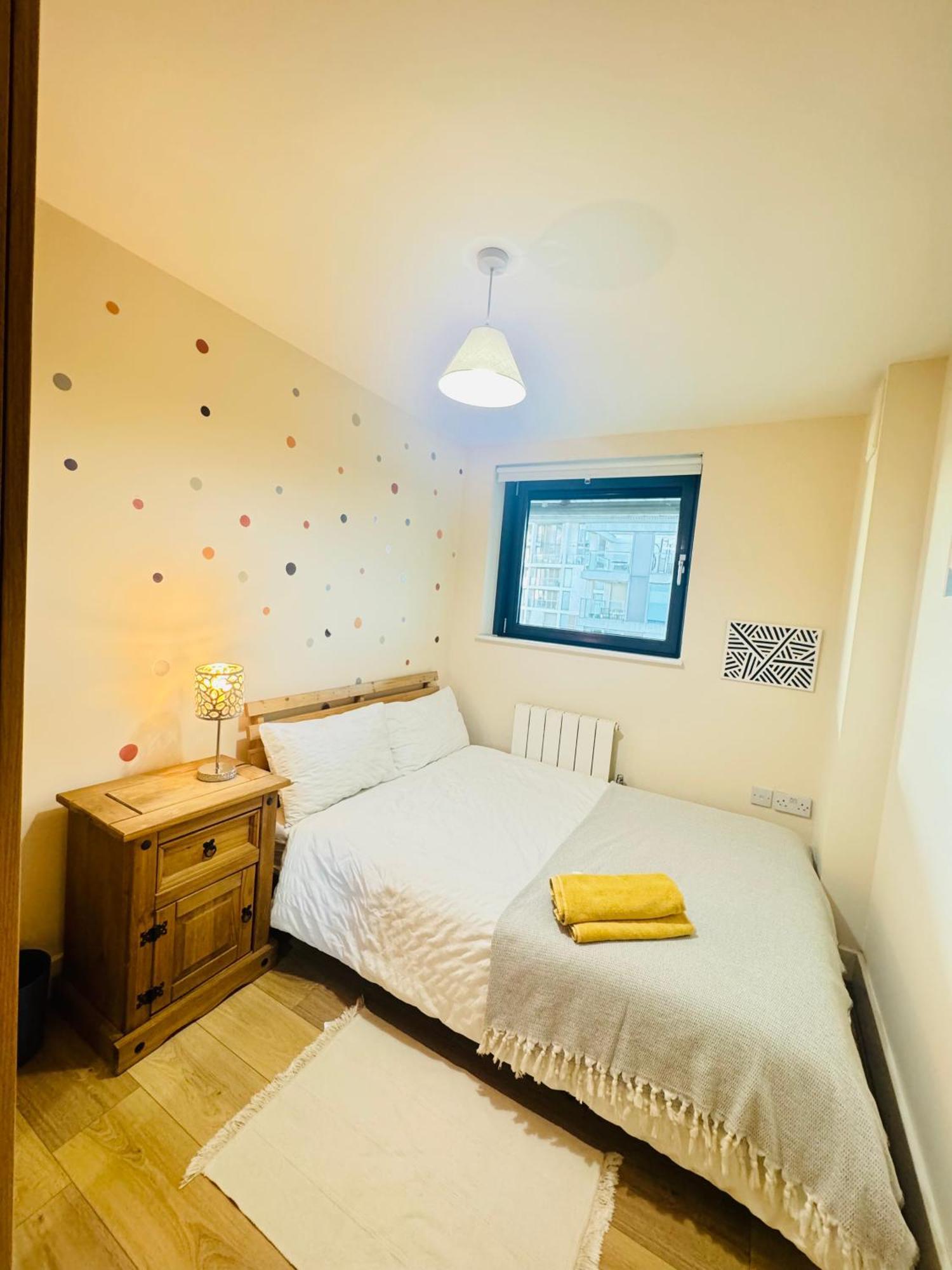 Modern 2Bed 2Bath Apartment Canary Wharf - Upto 5 Person Londra Exterior foto