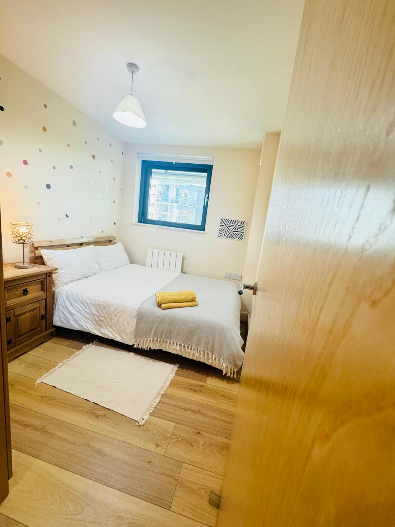 Modern 2Bed 2Bath Apartment Canary Wharf - Upto 5 Person Londra Exterior foto
